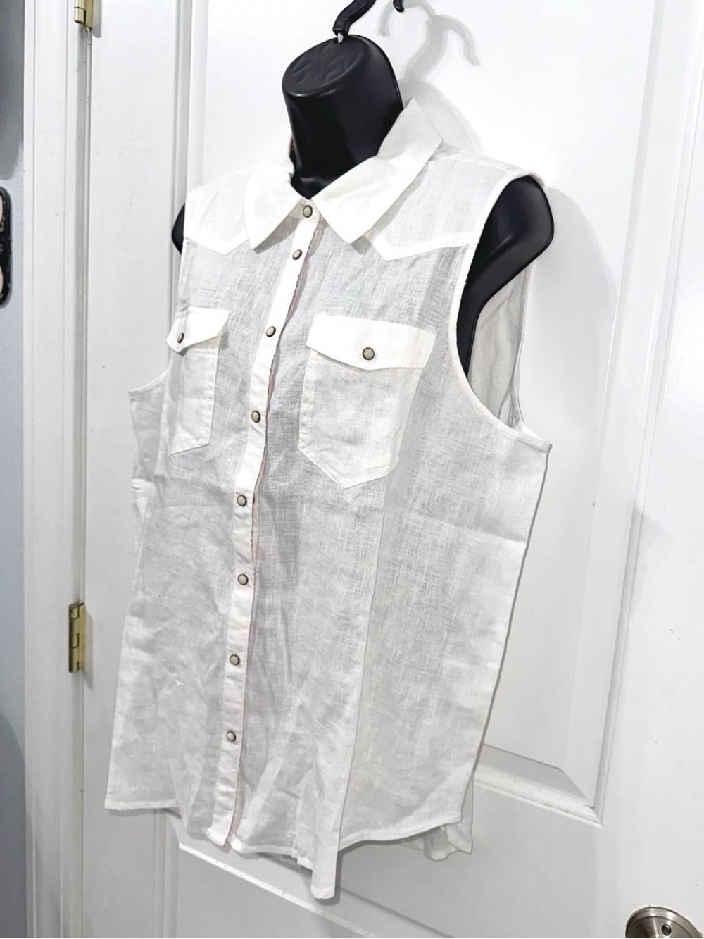 Sundance White 100% Linen Sleeveless Top Snap Buttons - Picture 5 of 8